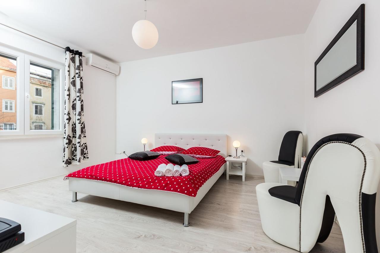 Fifi Apartment W. Parking In Old Town ザダル エクステリア 写真