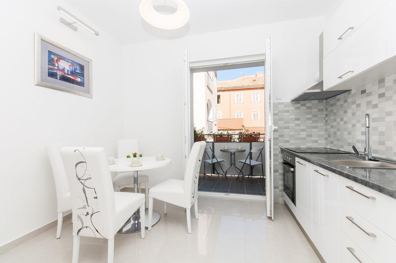 Fifi Apartment W. Parking In Old Town ザダル エクステリア 写真