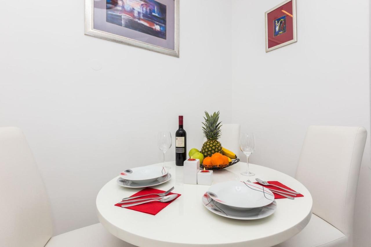 Fifi Apartment W. Parking In Old Town ザダル エクステリア 写真
